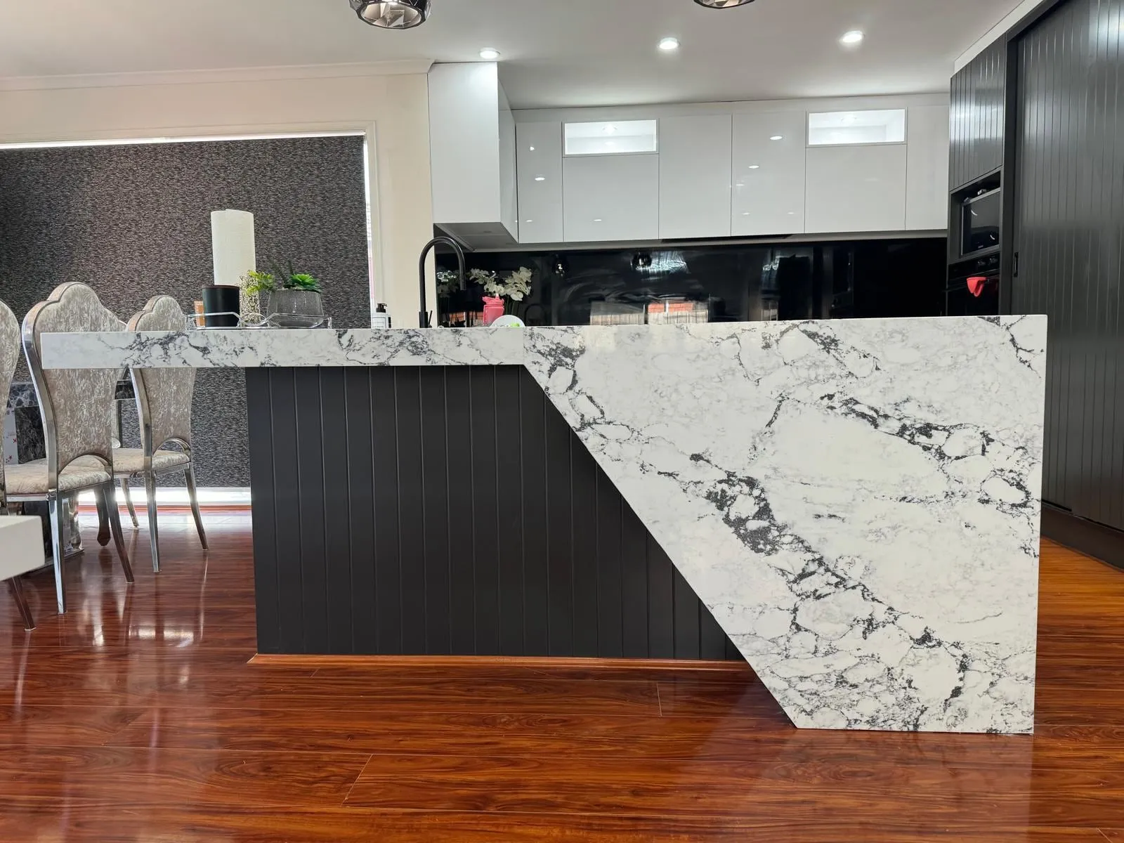 Charcoal VJ & White Gloss Kitchen