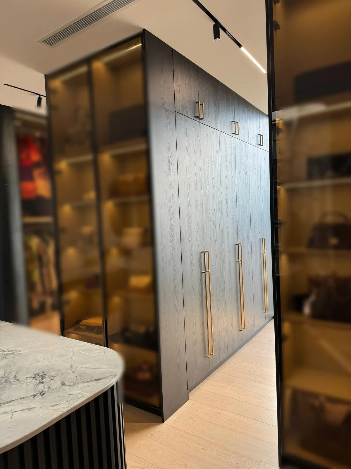 Luxury Walk-in Robe: photo 2 of 2