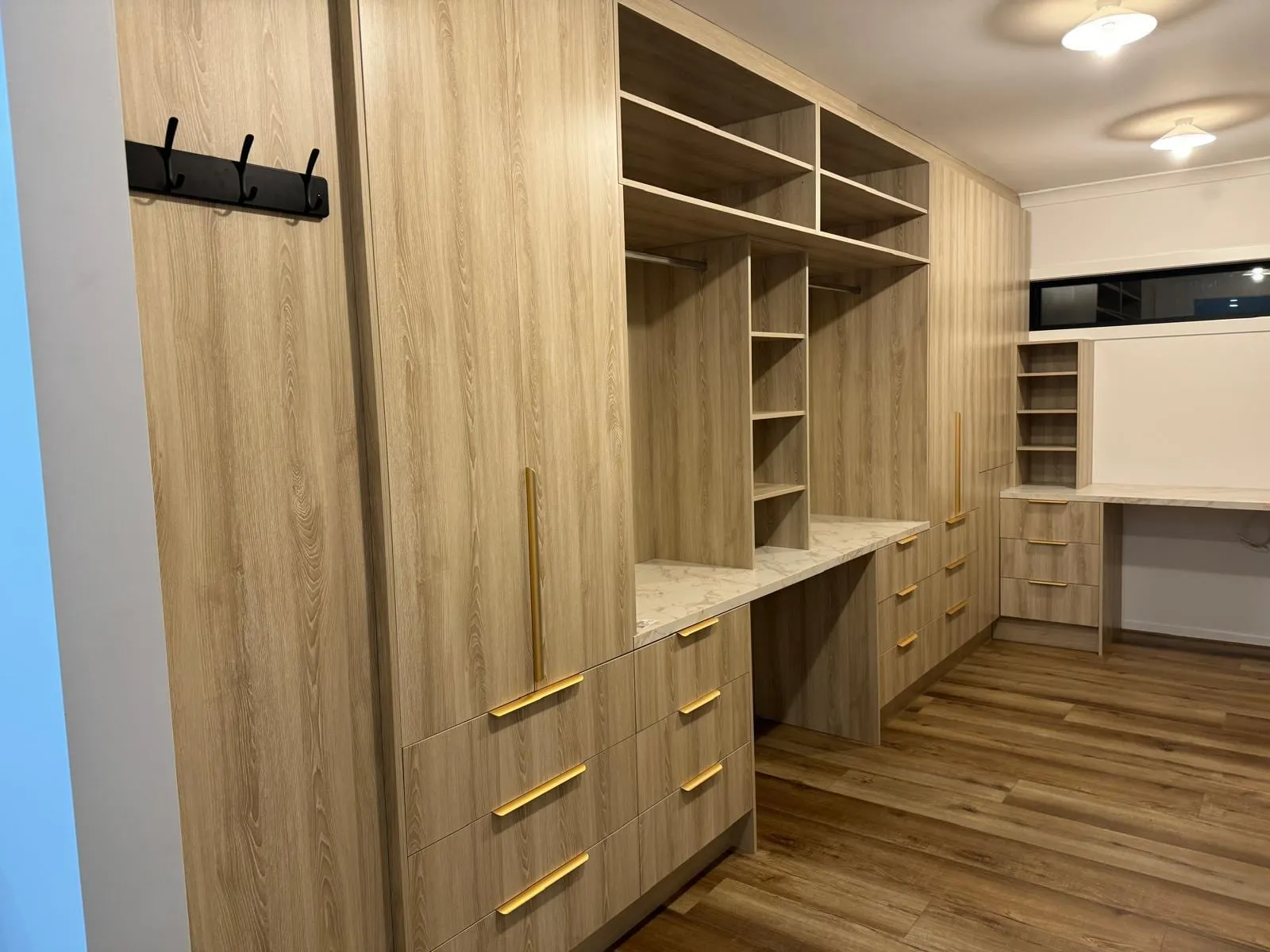 Light Oak Walk-in Robe: photo 3 of 4