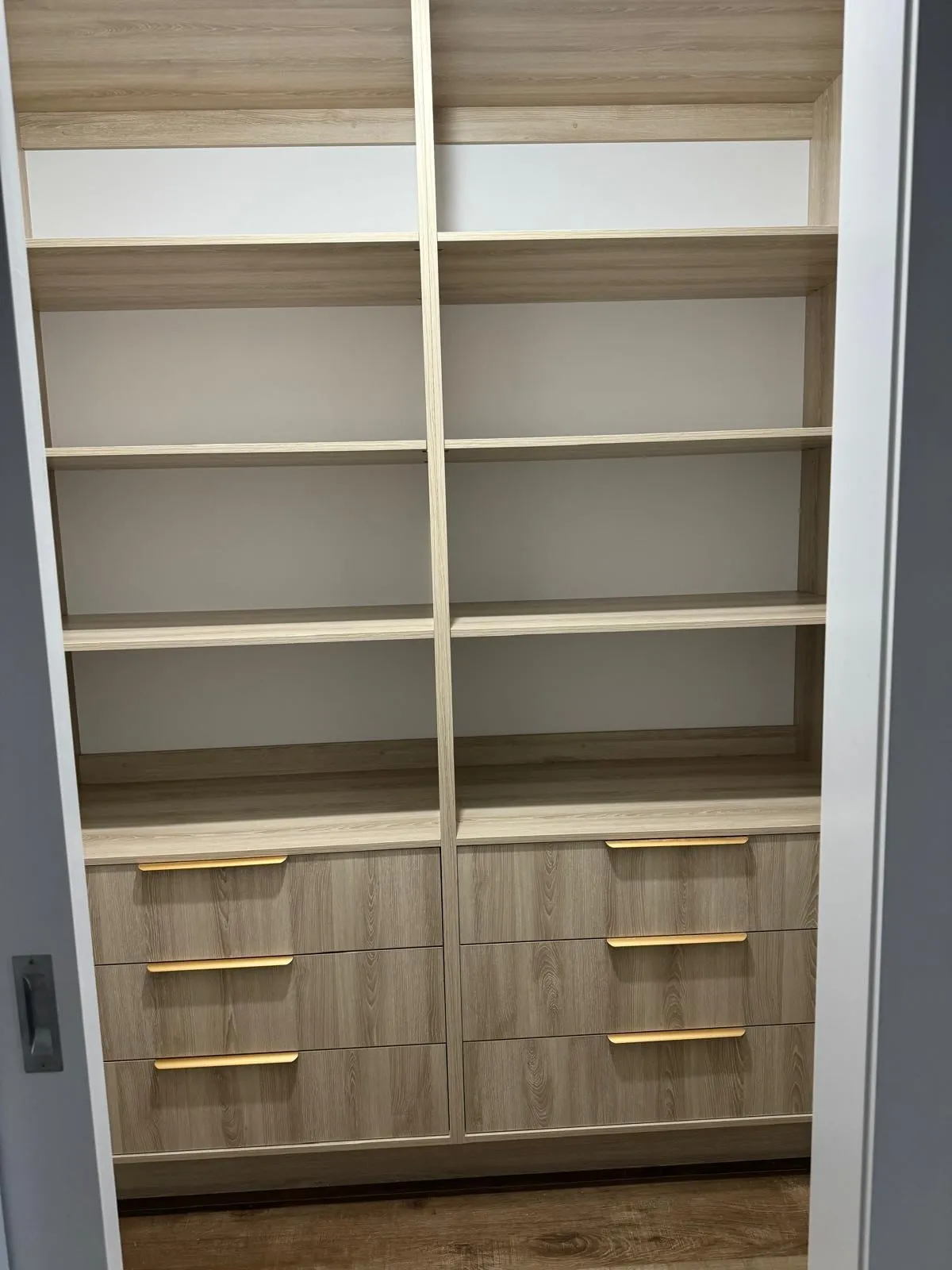 Light Oak Walk-in Robe: photo 4 of 4